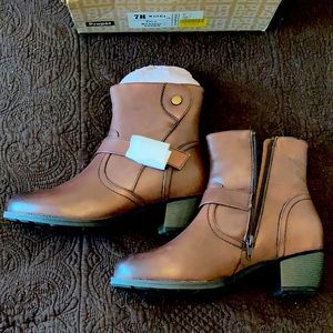 NIB Propet Tory Boots